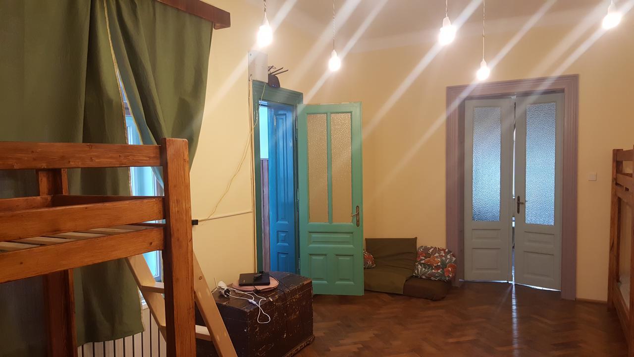 Mountain Tale Hostel Brasov Exterior photo